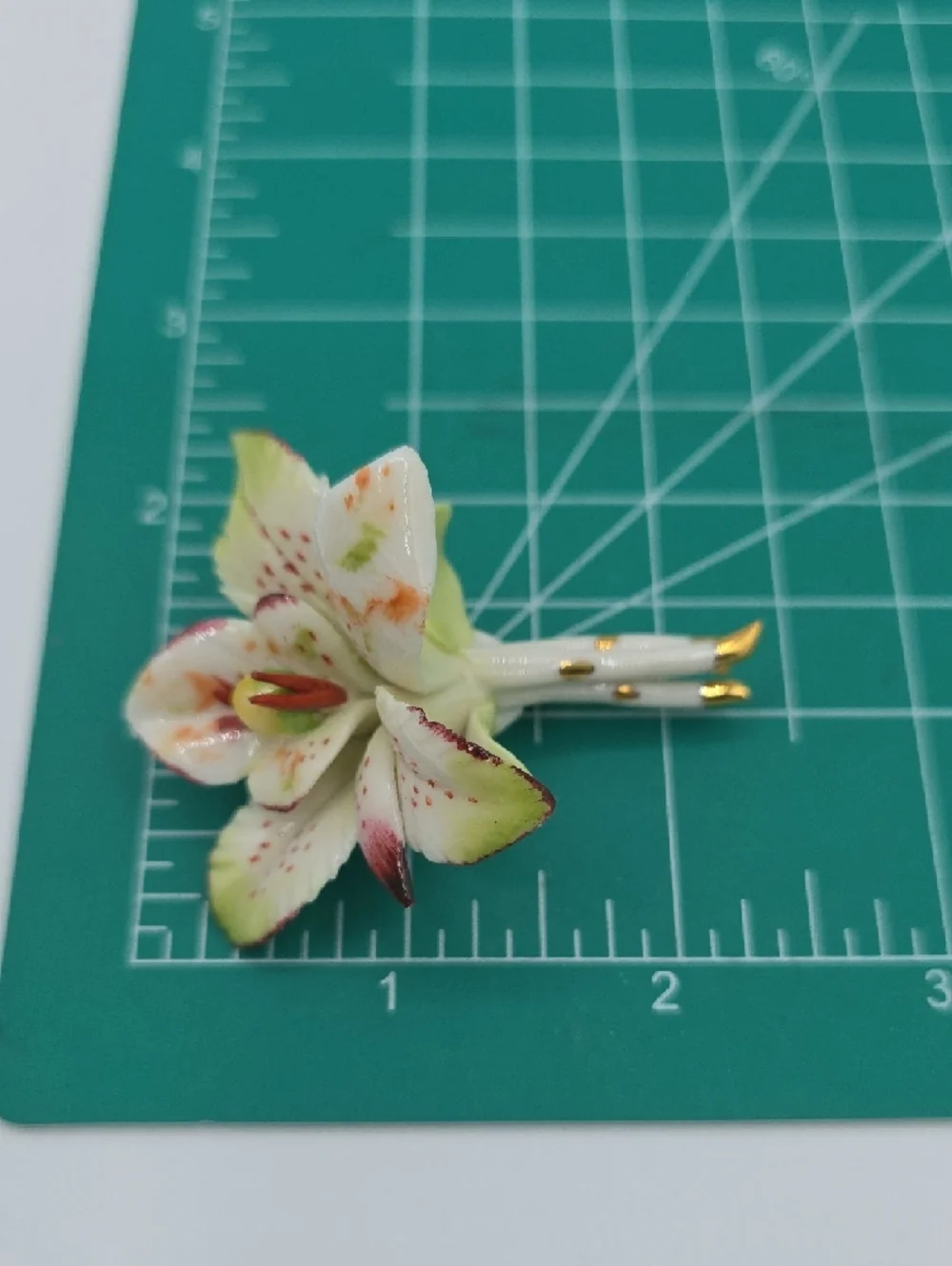 Porcelain Capodimonte Floral Lily Pin Brooch in Cream and Green